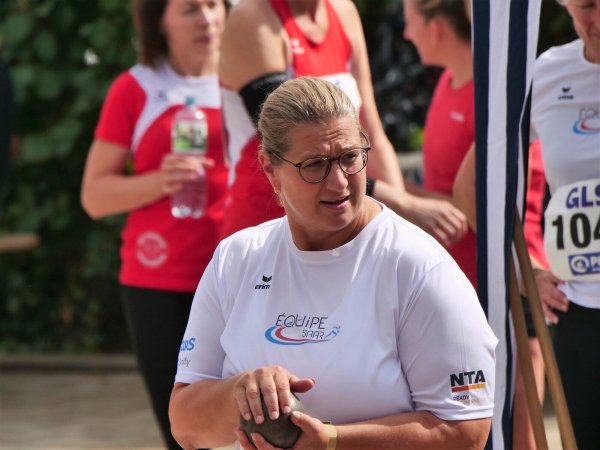 Die saarländische Ministerpräsidentin Anke Rehlinger bereitet sich auf den großen Wurf vor. - © Jörg Hagemann