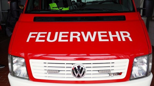 Wegen der Fehlfunktion eines PKW ist die Feuerwehr am Mittwoch zu einem Großeinsatz in Varenholz ausgerückt. - © Symbolbild: Pixabay