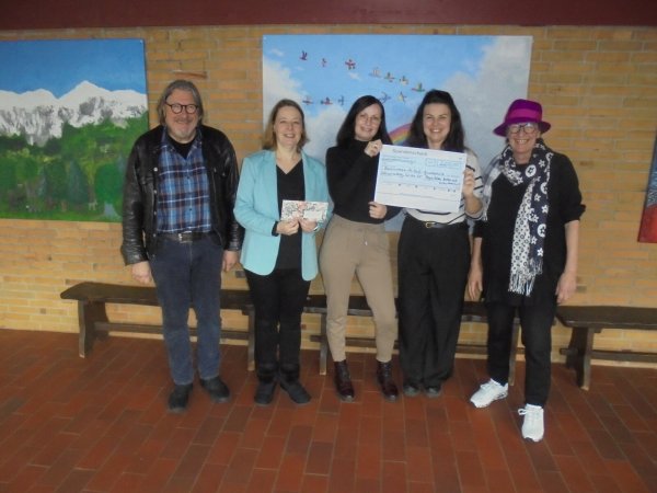 Andreas Wellmann (KKV), Birgit Patallas (Rektorin
Grundschule Schwalenberg), Katrin Klare, Fabienne Schweizer (beide Förderverein der Grundschule), Regina Zelms (Vorsitzende KKV). - © Jörg Bohnsack