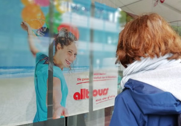 Viele möchten gerne wieder in die Ferne schweifen, aber der Informationsbedarf ist immer noch hoch und die Zurückhaltung bei den Kunden da. - © Axel Bürger