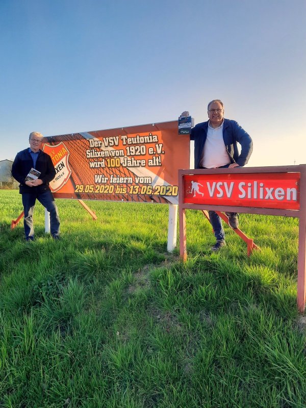 Die gute Laune haben haben Klaus Wallenstein (links) und Dieter Wallenstein (rechts) nicht verloren. Die neue Zielsetzung ist eine große Feier im Sommer 2021 - © Philipp Brandt