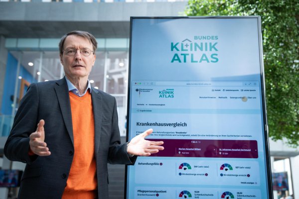 Bundesgesundheitsminister Karl Lauterbach hat den Bundes-Klinikatlas vor einer Woche veröffentlicht. - © picture alliance