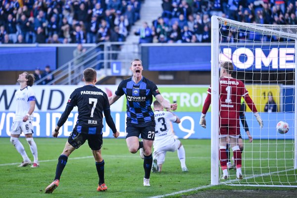 Das OWL-Duell ist entschieden: Der SC Paderborn entscheidet das Heimspiel gegen Arminia Bielefeld für sich. - © Teresa Kröger