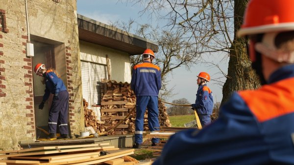 Bei einer 24-Stunden-Übung hat der Feuerwehr-Nachwuchs aus Kachtenhausen und Hagen erlebt, wie sich ein normaler Dienst der Berufsfeuerwehr anfühlt. - © rw-system