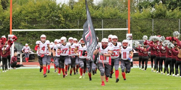 Neue Liga, neue Herausforderung: Die American Footballer der Kachtenhausen White Hawks, hier bei einem Auftritt im vergangenen Jahr in Lage, laufen demnächst in der Landesliga auf.  - © Oliver König
