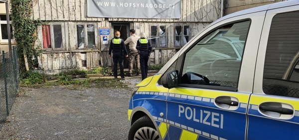 Die Polizei wird am Sonntagmorgen für eine Sachbeschädigung an die Bruchmauerstraße in Detmold gerufen. - © Jost Wolf