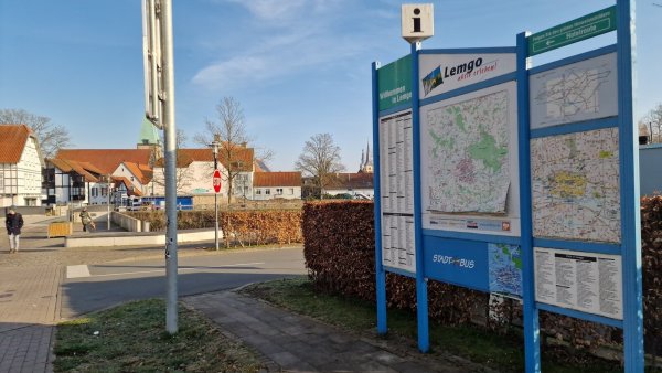 Diese Infotafeln, wie hier am Langenbrücker Tor, sollen abgebaut werden. - © Nadine Uphoff