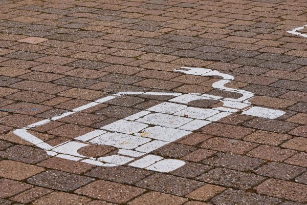 Halten und Energie tanken: Die Gemeinde Augustdorf will ein Konzept für klimafreundliche Mobilität auf die Beine stellen. - © Symbolbild: Pixabay