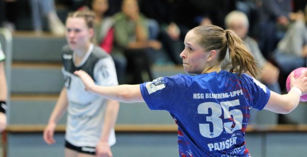Blombergs Merle Pauser bleibt beim Siebenmeter nervenstark. - © Oliver König