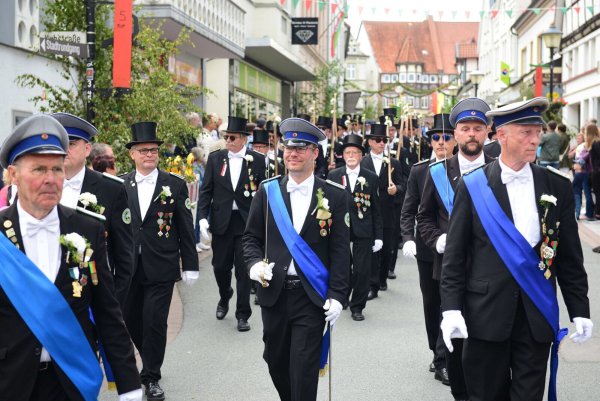 Die Blomberger haben ein vielfältiges Vereinsleben. Das Alte Blomberger Schützenbataillon (ABS) gehört zu den Traditionsvereinen der Stadt. Im nächsten Jahr wird das 450-jährige Bestehen gefeiert. - © Archivfoto: Nicole Ellerbrake
