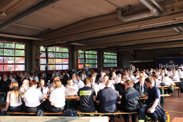 Jahreshauptversammlung in der Fahrzeughalle - © Feuerwehr Bad Salzuflen