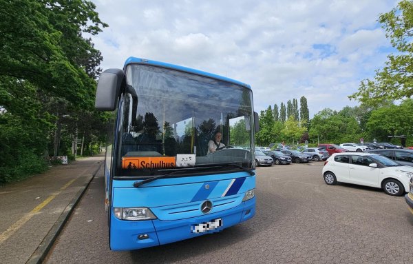 Schulbustickets wird es weiterhin geben. In Lage kamen im Hauptausschuss die Fragen auf, welche künftig ausgegeben werden und ob die, die eigentlich keinen Anspruch haben, 5 oder 7,50 Euro im Monat dafür zahlen sollen. - © Astrid Sewing