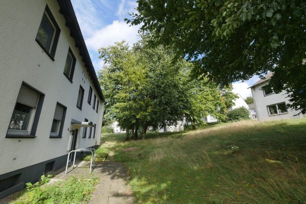 Bezahlbarer Wohnraum ist vielerorts in Lippe knapp, während hier in Augustdorf in der Siedlung "Am Dören" viele Wohnungen leer stehen. - © Archivfoto: Jost Wolf