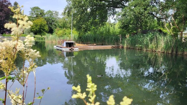 Aktuell geschlossen - der Ruderbootverleih auf dem Kurparksee in Bad Salzuflen. Doch im nächsten Jahr könnte es wieder anders aussehen. - © Freya Köhring