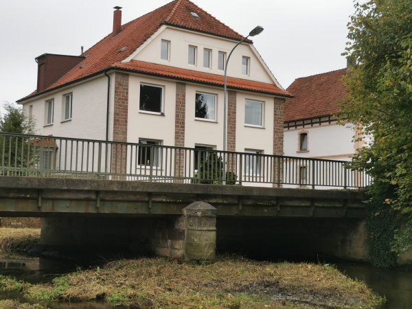 Soll 2022 renoviert werden: die Brücke in Bega. Noch offen ist, ob der historische Mittelpfeiler erhalten werden und danach weiter verwendet werden kann. - © Sylvia Frevert