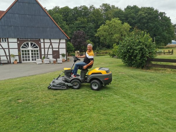 Hat künftig mehr Zeit für Familie, Enkel, Haus und Garten: CDU-Ratsherr Jobst-Dieter Rodewald-Tölle aus Selbeck geht nach mehr als 30 Jahren in den politischen Ruhestand. - © Sylvia Frevert