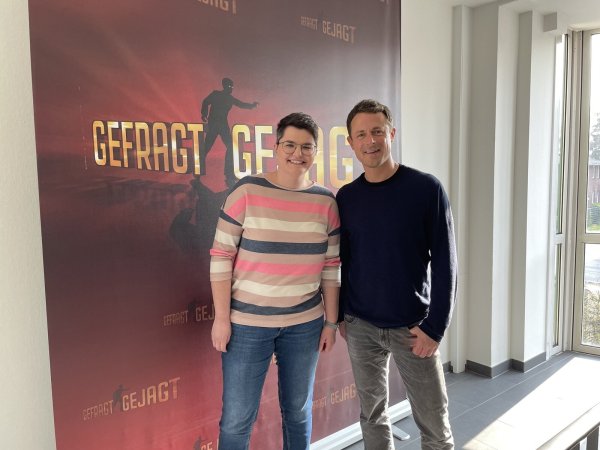 Mit 19 richtigen Antworten in zwei Minuten ist Nicole Pollklas laut Moderator Alexander Bommes "Der Stolz von Rheda-Wiedenbrück". - © Privat