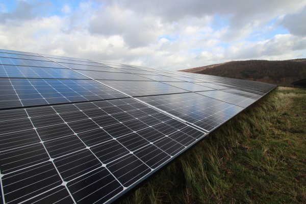 Im Gewerbegebiet Echternhagen befindet sich bereits ein Solarpark. Am Kreuzweg soll eine weitere Photovoltaik-Freiflächenanlage entstehen. - © Archivfoto: Jens Rademacher
