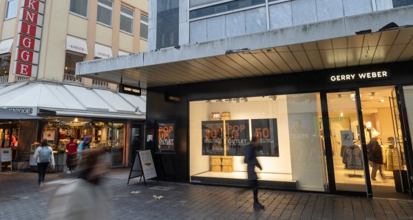In der ehemaligen Hallhuber-Filiale ist das Outlet von Gerry Weber eingezogen - aber nur für kurze Zeit. - © Oliver Krato