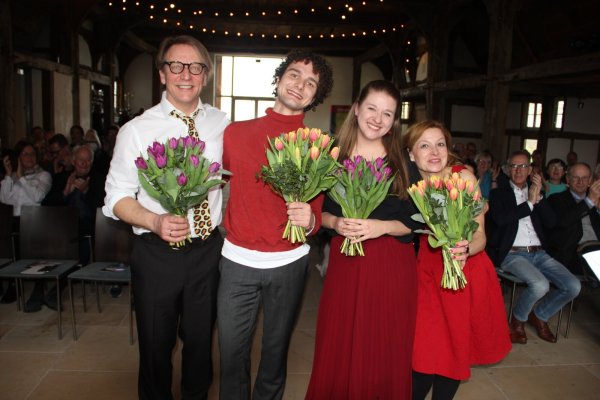 Musikalisch-literarischer Jahresauftakt der „Freunde des Freilichtmuseums Detmold“: Patrick Hellenbrand, Justus Henke und Ewa Noack und Manuela Stüßer (von links) erfreuen die Gäste. - © Friederike Nolting-Zimmermann