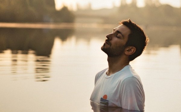 Juilan Adler und seine Band bieten poppigen Soul im Red Horn District. - © Red Horn District