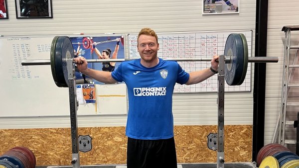 Nicolai Theilinger beim Krafttraining in Schweden. - © Jörg Zereike