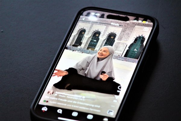 Hanna Hansen ist zum Islam konvertiert. In den sozialen Medien hat sie Tausende Follower. Doch sie hat mittlerweile offenbar auch eine Nähe zu radikalen Salafisten. - © Lukas Brekenkamp