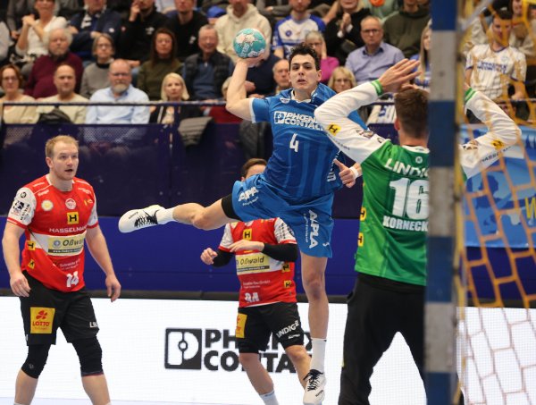 TBV Lemgo-Lippe gegen den ThSV Eisenach: Die Lemgoer kämpfen sich durch. - © paul cohen