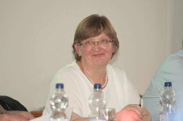 Tritt erneut als Bürgermeisterkandidatin für das Extertal an: Amtsinhaberin Monika Rehmert (SPD), hier in einer Ratssitzung 2017. - © Sylvia Frevert(LZ)