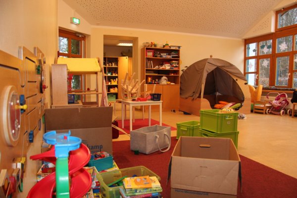 Bis zu 40 Kinder wurden in der Kinderbetreuung der Klinik umsorgt. Spielmöglichkeiten gab es genug, die jetzt eingepackt werden. - © Cordula Gröne