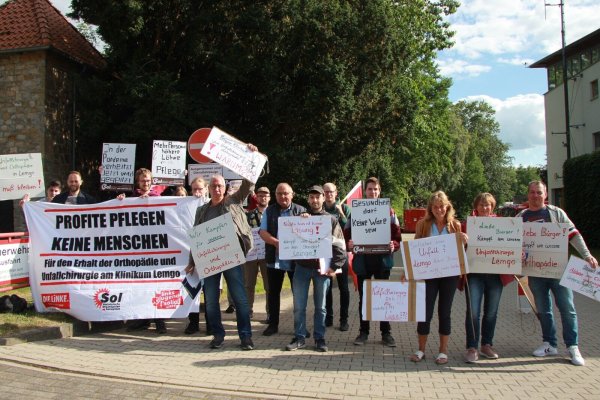 Sie wollen die Schließung der Abteilungen nicht hinnehmen und rufen alle Bürger auf, sich für den Erhalt von Orthopädie und Unfallchirurgie in Lemgo zu engagieren. - © Katrin Kantelberg