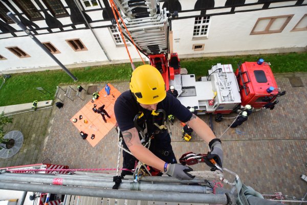 Feuerwehrübung am Kirchenturm von St. Nikolai - © Nicole Ellerbrake