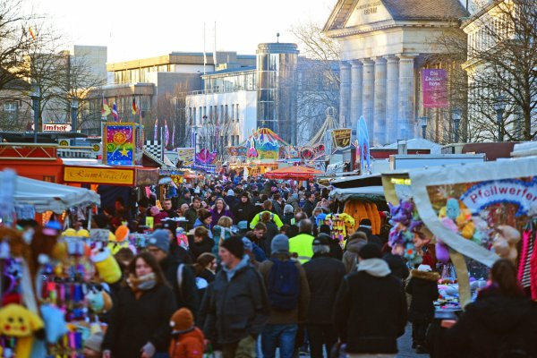 Besonders bei schönen Wetter am Wochenende war die Andreasmesse gut besucht. - © Nicole Ellerbrake
