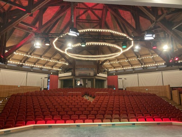 Das Kurtheater Bad Meinberg ist mit moderner Technik ausgestattet. - © Cordula Gröne