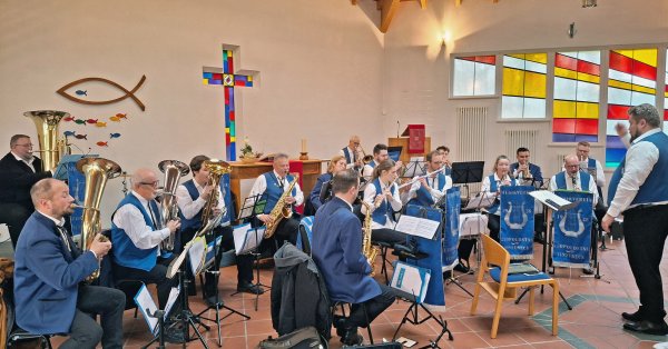 In der Leopoldstaler Kirche hat der Musikvereins Leopoldstal-Vinsebeck sein Weihnachtskonzert gespielt. - © Musikverein Leopoldstal-Vinsebeck
