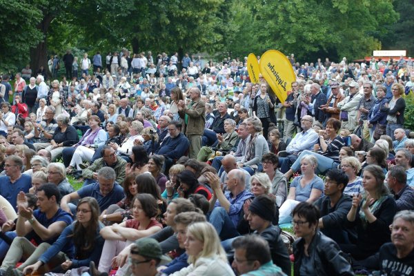 Die Serenade im Palaisgarten 2016 - zwar keine "Biennale", aber ein ebenso gut besuchtes Ereignis. Vor zehn Jahren gab es die Biennale zuletzt. Seither ruht still der See. - © Thomas Krügler