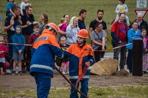 Die Jugendfeuerwehr Gruppe Nord bei ihrer Vorführung. - © FreitagTV