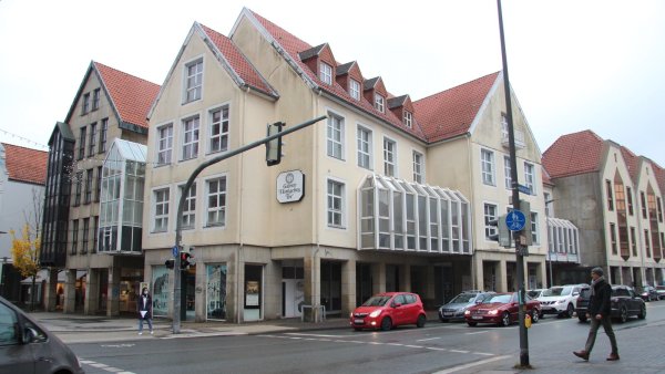 Die Grünen sind gegen die aktuellen Pläne zum Hornschen Tor. Der Bau einer Tiefgarage sei für die Stadt viel zu teuer. Insgesamt fehle ein Konzept für das Areal. - © Archivfoto: Cordula Gröne