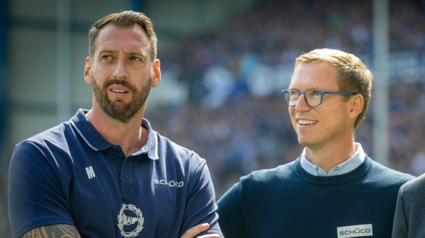 Trainer Mitch Kniat (l.) und Sport-Geschäftsführer Michael Mutzel haben Arminias Kader nicht nur in der Spitze, sondern auch in der Breite verstärkt. - © Sarah Jonek