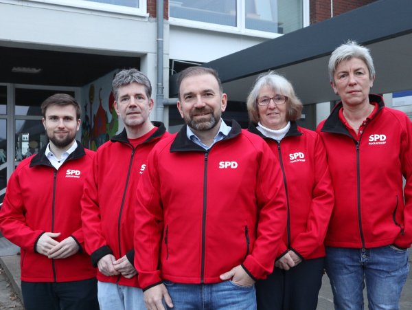 Der neue Vorstand der SPD Augustdorf: (von links) Mats Uffe Schubert (Beisitzer mit beratender Stimme), Daniel Klöpper (Beisitzer), Timo Freiberger (Vorsitzender), Hannelore Senft (Kassiererin), Beate Pflug (stellvertretende Vorsitzende). - © SPD Augustdorf