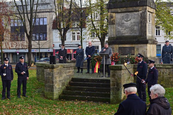 In Detmold ist am Volkstrauertag der Opfer von Krieg und Gewalt gedacht worden. - © Nicole Ellerbrake