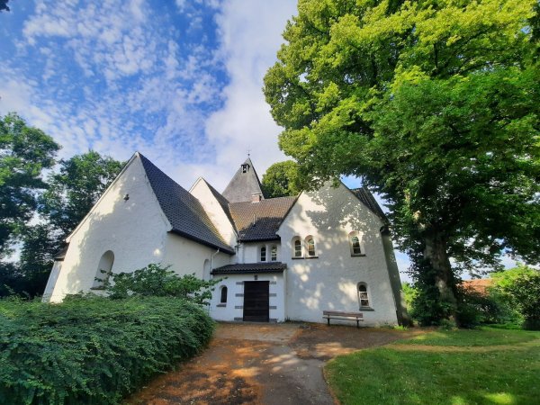 Die evangelische Kirche in Bad Meinberg. - © Michaela Weiße