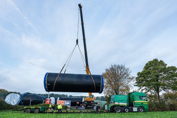 Hier werden die Rohre für den Hochbehälter am Biesterberg angeliefert. - © Michael Reimer/Stadtwerke Lemgo