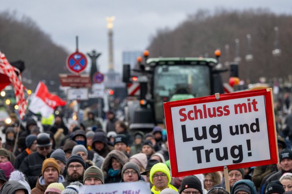 Auch Hunderte Landwirte aus OWL waren in Berlin bei den Bauernprotesten dabei. - © dpa