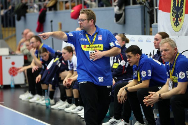 Steffen Birkner gibt bei der HSG Blomberg-Lippe als Trainer die Richtung vor. - © Paul Cohen