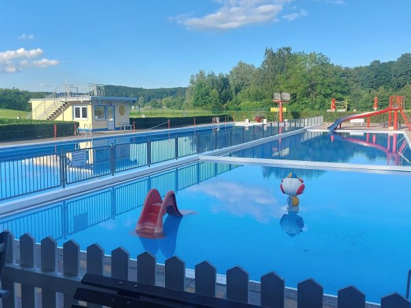 Das Freibad in Schieder startet voraussichtlich am 24. Mai in die Saison. - © Archivfoto: Michaela Weiße