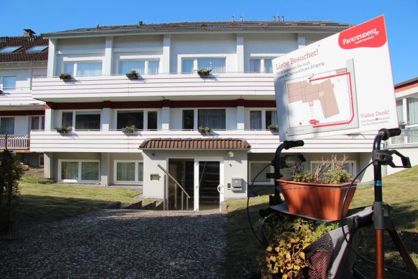 In der ehemaligen Parkresidenz in Bad Meinberg waren seit Anfang April zunächst 15 Senioren untergebracht, die wegen der Corona-Pandemie nicht zuhause gepflegt werden konnten. - © Silke Buhrmester