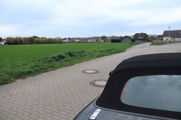 Auf dem Gelände in Schuckenbaum zwischen Felix-Fechenbach-Straße und Herforder Straße soll in dem Quartier "Lebendiges Brunsheide" ausdrücklich auch bezahlbarer Meitwohnraum entstehen. - © Birgit Guhlke