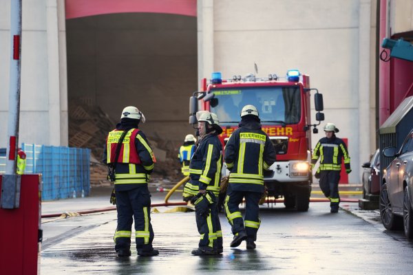 Zu einer Staubexplosion ist die Feuerwehr am Montagmorgen auf das ehemalige Hornitex-Gelände gerufen worden. - © Freitag TV