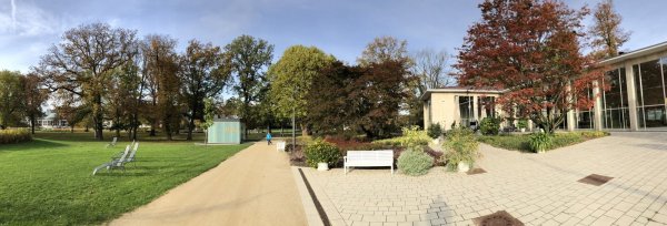 Müssen hier demnächst Aschenbecher aufgestellt werden? Seit vielen Jahren ist Rauchen im Kurpark von Bad Salzuflen verboten. Jetzt wird darüber in der Politik diskutiert. - © Thomas Reineke